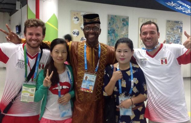 During a session with young athletes on 17 August, UNAIDS invited them to express their creativity at its educational booth in the Olympic Village as part of a campaign that features artwork, games and HIV facts. The Protect the Goal campaign, which uses 