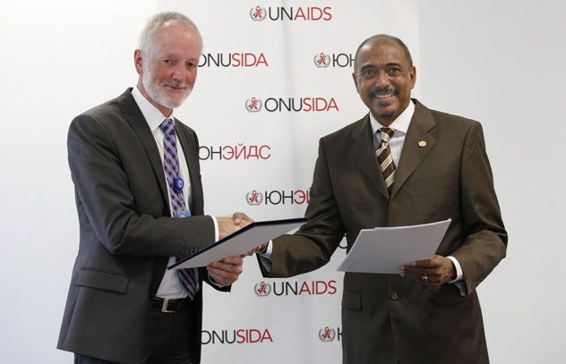 UNAIDS Executive Director Michel Sidibé and H.E. Ambassador Thomas Fitschen, Deputy Permanent Representative, Permanent Mission of Germany to the UN in Geneva. 10 October 2014.