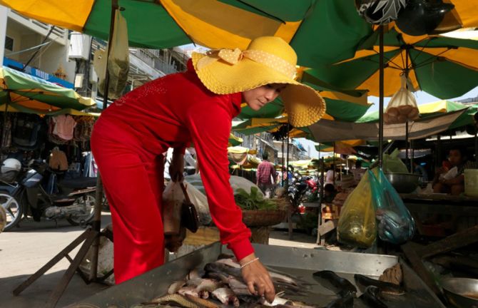 Sopheap buys fish for the family’s dinner from the local market. She does her shopping in the morning after catching only a few hours of sleep. Sopheap comes home from work around two o’clock in the morning.