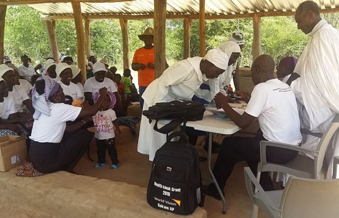 Mobile Health Kiosk session with Apostolic worshipers in Gokwe North district. Zimbabwe.  Photo Credit: World Vision Health Kiosk staff