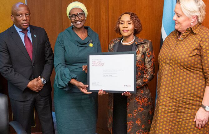 NEW YORK/GENEVA, 21 September 2023—UNAIDS has designated the First Lady of Botswana, Neo Jane Masisi, as a UNAIDS champion for the empowerment and engagement of adolescent girls and young women in Botswana. UNAIDS Executive Director, Winnie Byanyima, conf