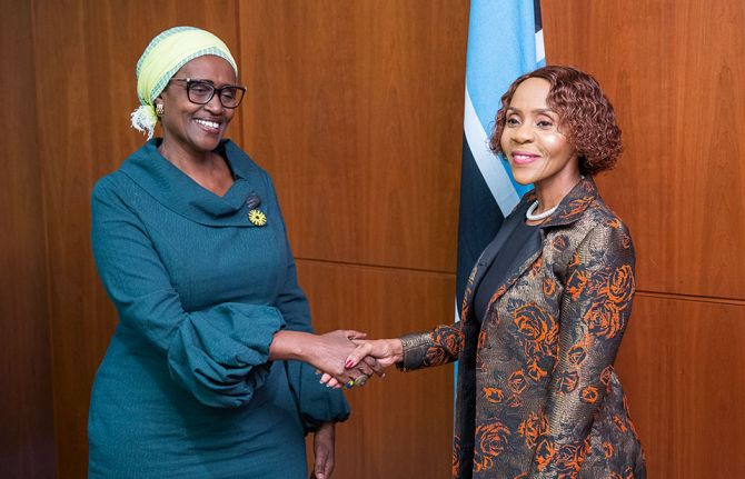 NEW YORK/GENEVA, 21 September 2023—UNAIDS has designated the First Lady of Botswana, Neo Jane Masisi, as a UNAIDS champion for the empowerment and engagement of adolescent girls and young women in Botswana. UNAIDS Executive Director, Winnie Byanyima, conf