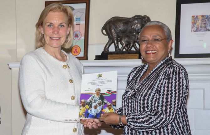 Margaret Kenyatta, the First Lady of Kenya, reinforced her commitment to champion the elimination of mother-to-child transmission of HIV in a meeting with UNAIDS Deputy Executive Director Gunilla Carlsson in Nairobi, Kenya, on 29 May. 