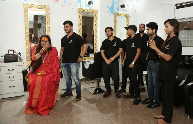 The team of Gaurav Trust’s transgender-led start-up, La Beaute and Style with Laxmi Narayan Tripathi and Aryan Pasha, board members of Gaurav Trust. To uphold the vision of creating a safe space and comfortable working environment, 70% of people employed 