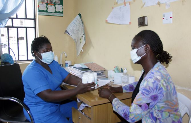 Delivering antiretroviral medicines to homes in Côte d’Ivoire and Nigeria 