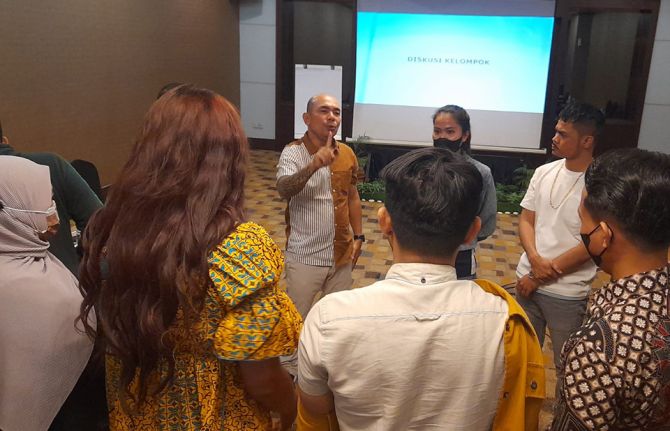 Making Pre-Exposure Prophylaxis (PrEP) available and accessible for key populations is one of the main priorities in Indonesia’s HIV response. While the number of new HIV infections in Indonesia has decreased by 3.6% between 2020 and 2021, from 28,000 cas