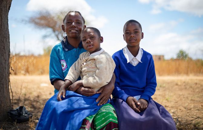 Malita Joni, a woman living with HIV, together with her children, Shuku Antoni, the youngest, and Jenifa Antoni, the eldest. Dodoma, Tanzania, 4 October 2019. Credit: UNAIDS/Daniel Msirikale