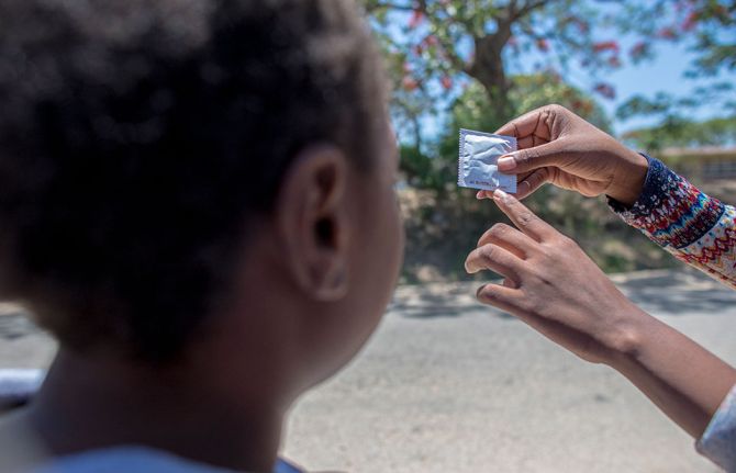 HIV prevention campaign in Zimbabwe, November 2019. Credit: UNAIDS