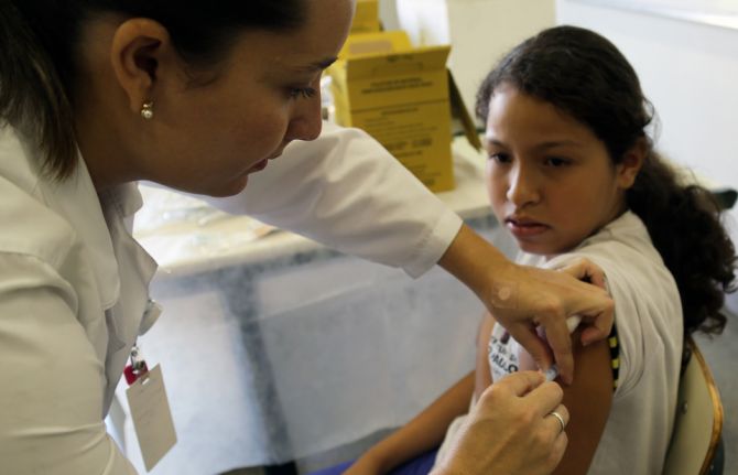 Young girls getting human papillomavirus vaccination (HPV) in their school, in São Paulo. Credit: WHO / PAHO