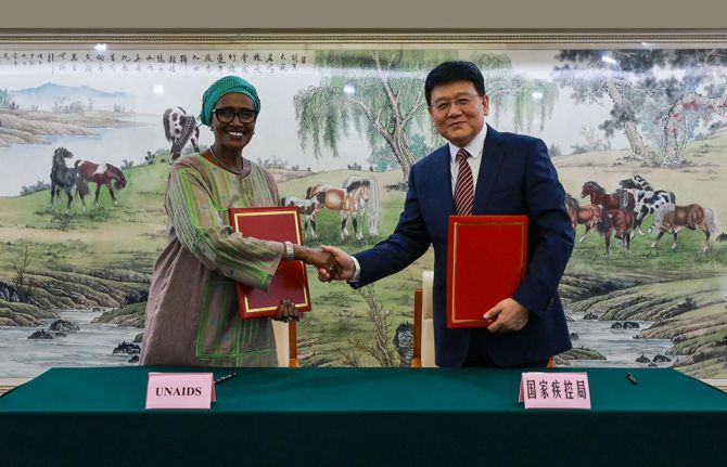 July 2024. A five-year agreement has been signed by Wang Hesheng, Minister of China’s National Disease Control and Prevention Administration (NDCPA) and Winnie Byanyima, Executive Director of UNAIDS, in Beijing to advance joint strategic efforts to end AI