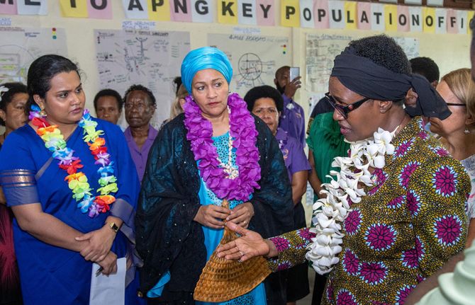 Winnie Byanyima speaks with HIV outreach workers on new mapping methods