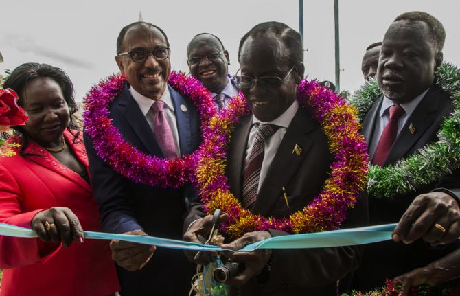 To accelerate results in the AIDS response, James Wani Igga, the Vice-President of South Sudan, in the presence of Mr Sidibé, launched the 2018–22 South Sudan National Strategic Plan on HIV and AIDS, which will provide a solid monitoring and evaluation fr