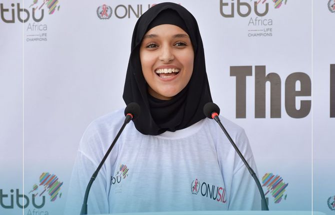 Assia Ezzahraoui, 25 ans, bénéficiaire du programme École de Métiers du Sport de Tibu Africa, témoigne : “La sensibilisation au VIH a été une expérience profondément enrichissante. Elle m'a permis d’acquérir de nouvelles connaissances sur les symptômes, l