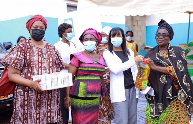 A donation of 400 food and hygiene kits was made by UNDP and UNAIDS to vulnerable people living with HIV and key populations. 