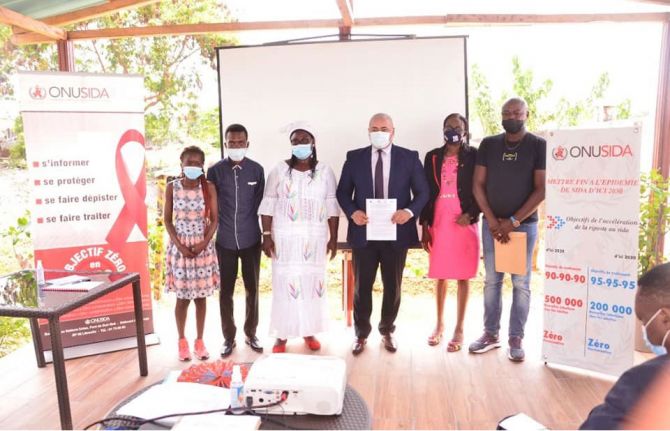 Launch of PACT in Gabon. Leaders of the civil society organizations involved after the signing of the agreements between the Gabonese Red Cross and the associations and networks involved